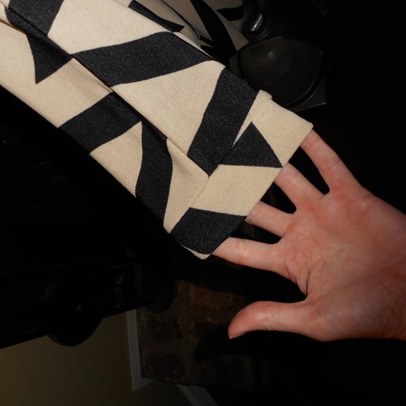 2 for $15 NWOT Black and tan zig zap kimono -Small - Picture 5 of 8